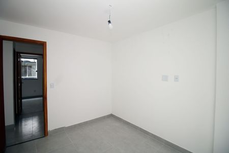 Quarto 1 de apartamento à venda com 2 quartos, 50m² em Penha, Rio de Janeiro