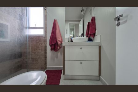 Apartamento à venda com 103m², 3 quartos e 2 vagasBanheiro da suíte