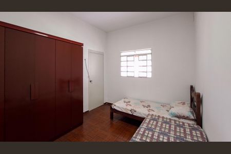 Casa à venda com 432m², 3 quartos e 3 vagas Casa à venda com 432m², 3 quartos e 3 vagasQuarto 2