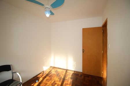 Quarto 1 de apartamento para alugar com 2 quartos, 60m² em Jardim Dona Leopoldina, Porto Alegre