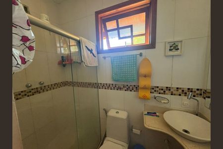 Casa de condomínio à venda com 250m², 5 quartos e 3 vagasBanheiro