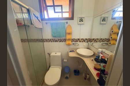 Casa de condomínio à venda com 250m², 5 quartos e 3 vagasBanheiro