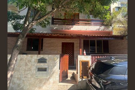 Casa de condomínio à venda com 250m², 5 quartos e 3 vagasFachada
