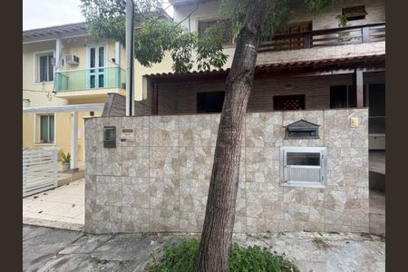 Casa de condomínio à venda com 250m², 5 quartos e 3 vagasFachada
