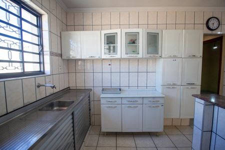 Casa para alugar com 400m², 4 quartos e 10 vagasCozinha 