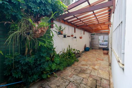 Casa à venda com 253m², 3 quartos e 4 vagasQuintal