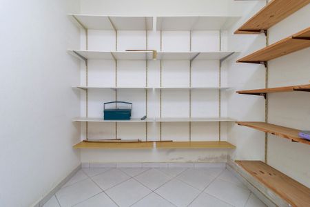 Casa à venda com 253m², 3 quartos e 4 vagasÁrea de Serviço - Dispensa