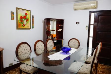 Casa à venda com 175m², 3 quartos e 4 vagassala