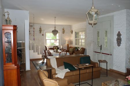 Casa para alugar com 4 quartos, 320m² em Jardim Santa Paula, Cotia