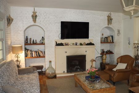 Casa para alugar com 4 quartos, 320m² em Jardim Santa Paula, Cotia