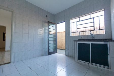Casa à venda com 125m², 2 quartos e 2 vagas Casa à venda com 125m², 2 quartos e 2 vagasCozinha