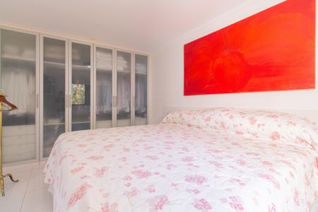 Apartamento à venda com 120m², 3 quartos e 3 vagas Apartamento à venda com 120m², 3 quartos e 3 vagasSuíte
