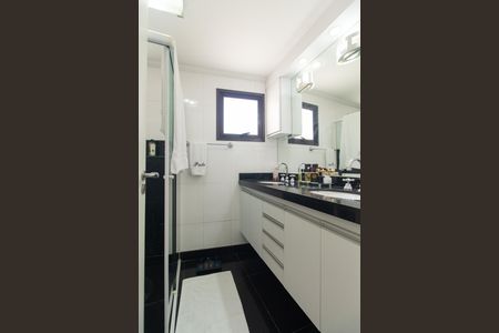 Apartamento à venda com 120m², 3 quartos e 3 vagas Apartamento à venda com 120m², 3 quartos e 3 vagasBanheiro da Suíte