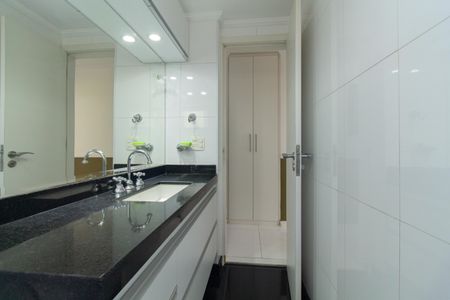 Apartamento à venda com 120m², 3 quartos e 3 vagas Apartamento à venda com 120m², 3 quartos e 3 vagasBanheiro