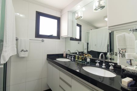 Apartamento à venda com 120m², 3 quartos e 3 vagas Apartamento à venda com 120m², 3 quartos e 3 vagasBanheiro da Suíte