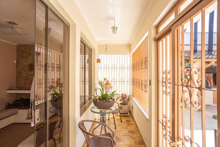 Varanda de casa à venda com 4 quartos, 450m² em Planalto Paulista, São Paulo