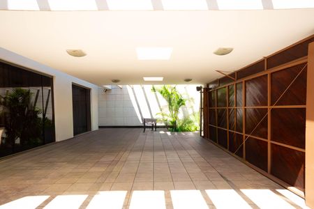 Garagem de casa à venda com 4 quartos, 450m² em Planalto Paulista, São Paulo