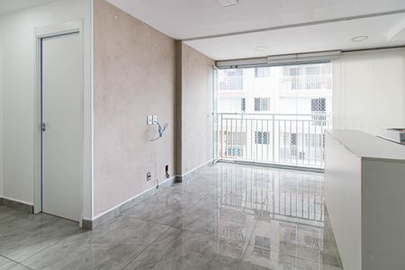 Sala de apartamento para alugar com 2 quartos, 48m² em Parque Industrial Tomas Edson, São Paulo
