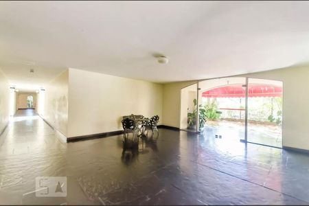 Apartamento à venda com 70m², 3 quartos e 2 vagasHall social