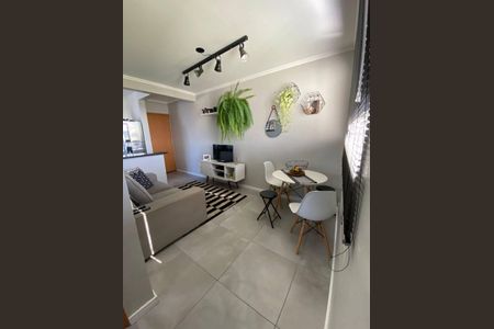 Sala  de apartamento para alugar com 2 quartos, 49m² em Rubem Berta, Porto Alegre