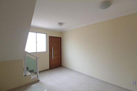 Sala de casa de condomínio para alugar com 2 quartos, 52m² em Vila Jardim Leblon, Belo Horizonte