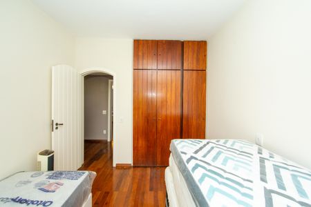 Apartamento à venda com 200m², 4 quartos e 2 vagas Apartamento à venda com 200m², 4 quartos e 2 vagasQUARTO3