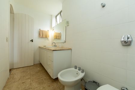Apartamento à venda com 200m², 4 quartos e 2 vagas Apartamento à venda com 200m², 4 quartos e 2 vagasBANHEIRO1
