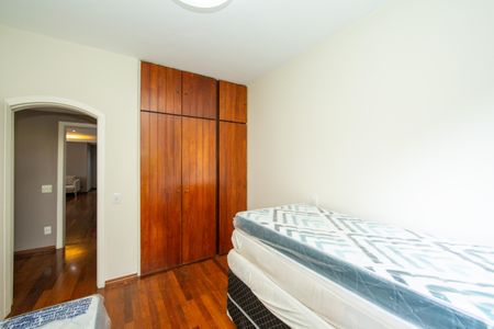Apartamento à venda com 200m², 4 quartos e 2 vagas Apartamento à venda com 200m², 4 quartos e 2 vagasQUARTO3
