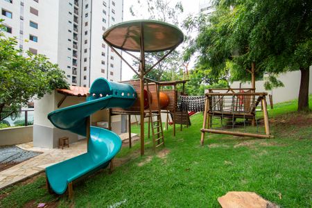 Apartamento à venda com 200m², 4 quartos e 2 vagas Apartamento à venda com 200m², 4 quartos e 2 vagasPLAYGROUND