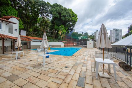 Apartamento à venda com 200m², 4 quartos e 2 vagas Apartamento à venda com 200m², 4 quartos e 2 vagasAREA DE PISCINA