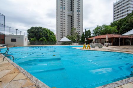Apartamento à venda com 200m², 4 quartos e 2 vagas Apartamento à venda com 200m², 4 quartos e 2 vagasPISCINA