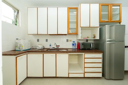 Apartamento à venda com 200m², 4 quartos e 2 vagas Apartamento à venda com 200m², 4 quartos e 2 vagasCOZINHA