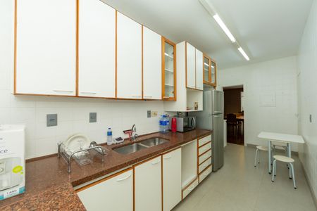 Apartamento à venda com 200m², 4 quartos e 2 vagas Apartamento à venda com 200m², 4 quartos e 2 vagasCOZINHA