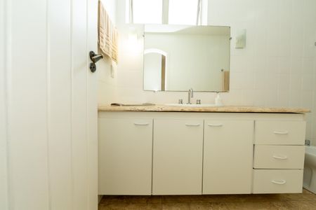 Apartamento à venda com 200m², 4 quartos e 2 vagas Apartamento à venda com 200m², 4 quartos e 2 vagasBANHEIRO1