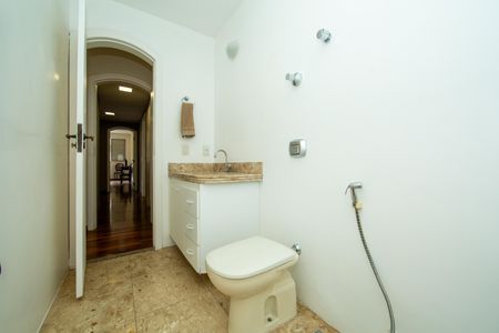 Apartamento à venda com 200m², 4 quartos e 2 vagas Apartamento à venda com 200m², 4 quartos e 2 vagasBANHEIRO2