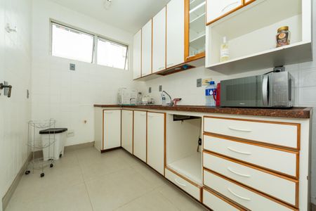 Apartamento à venda com 200m², 4 quartos e 2 vagas Apartamento à venda com 200m², 4 quartos e 2 vagasCOZINHA