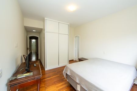 Apartamento à venda com 200m², 4 quartos e 2 vagas Apartamento à venda com 200m², 4 quartos e 2 vagasQUARTO1