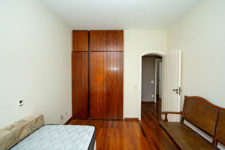 Apartamento à venda com 200m², 4 quartos e 2 vagas Apartamento à venda com 200m², 4 quartos e 2 vagasQUARTO2