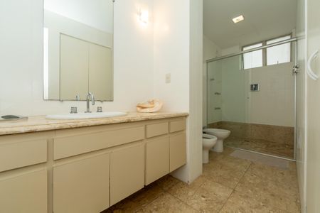 Apartamento à venda com 200m², 4 quartos e 2 vagas Apartamento à venda com 200m², 4 quartos e 2 vagasBANHEIRO3