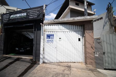 Casa à venda com 315m², 2 quartos e 2 vagas Casa à venda com 315m², 2 quartos e 2 vagasFACHADA