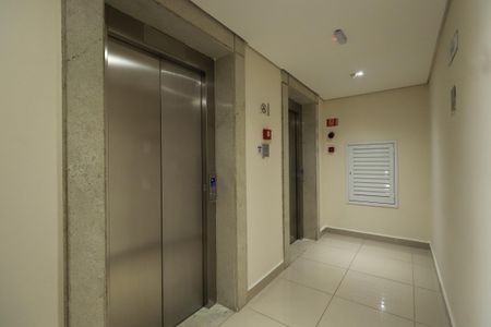 Apartamento para alugar com 38m², 1 quarto e 1 vagaElevadores