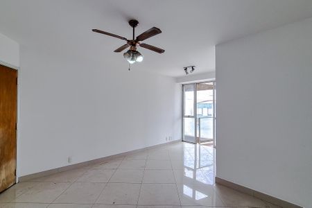 Apartamento à venda com 70m², 2 quartos e 1 vagaSala