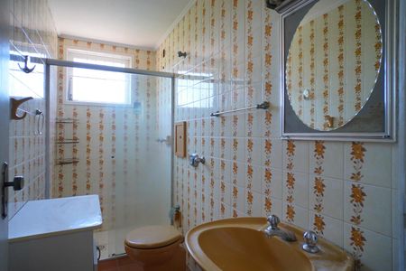 Banheiro  de apartamento para alugar com 2 quartos, 81m² em Vila Ipiranga, Porto Alegre