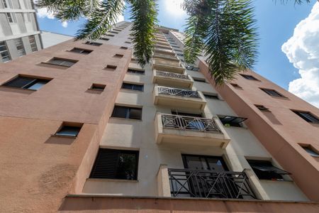 Apartamento para alugar com 55m², 2 quartos e 1 vaga Apartamento para alugar com 55m², 2 quartos e 1 vagaFachada