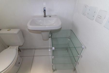 Banheiro de casa para alugar com 1 quarto, 40m² em Vila Zelina, São Paulo