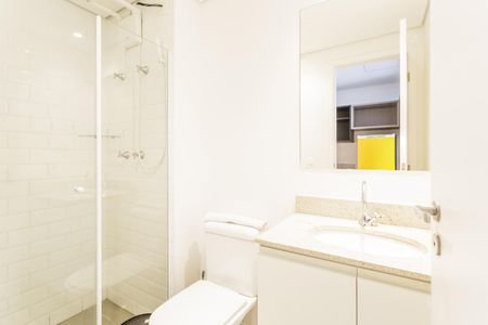 Banheiro de kitnet/studio para alugar com 1 quarto, 26m² em Vila Olímpia, São Paulo