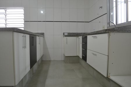 Cozinha de casa à venda com 3 quartos, 192m² em Vila Cleonice, São Paulo