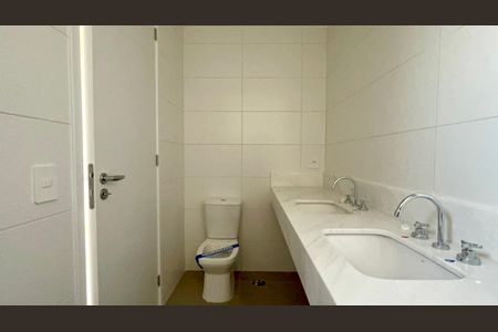 Apartamento à venda com 178m², 3 quartos e 2 vagas Apartamento à venda com 178m², 3 quartos e 2 vagasBanheiro da Suíte 2