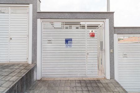 Casa à venda com 84m², 2 quartos e 2 vagas Casa à venda com 84m², 2 quartos e 2 vagasFachada