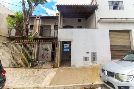 Casa para alugar com 42m², 1 quarto e sem vagaFachada  + Placa